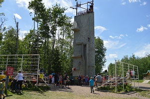 Wall with guests